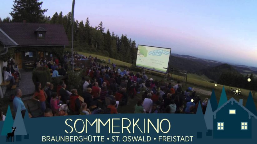 Das Sommerkino in Braunberg findet auf der Alm statt und bietet ein wunderschönes Filmerlebnis. 