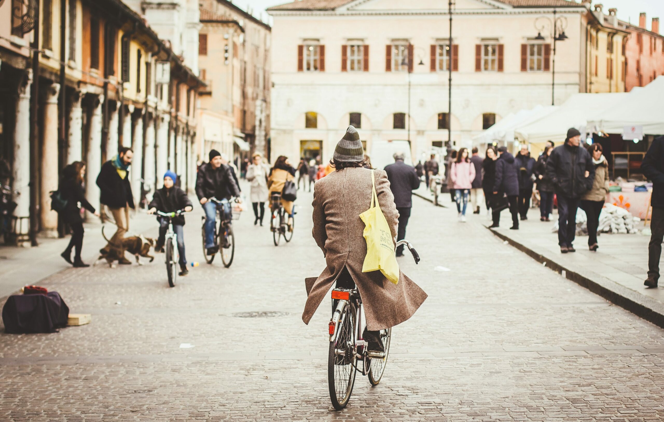 autofreieZone_eugene-zhyvchik-unsplash Die 15-Minuten-Stadt (c) Eugene Zhyvchik on Unsplash