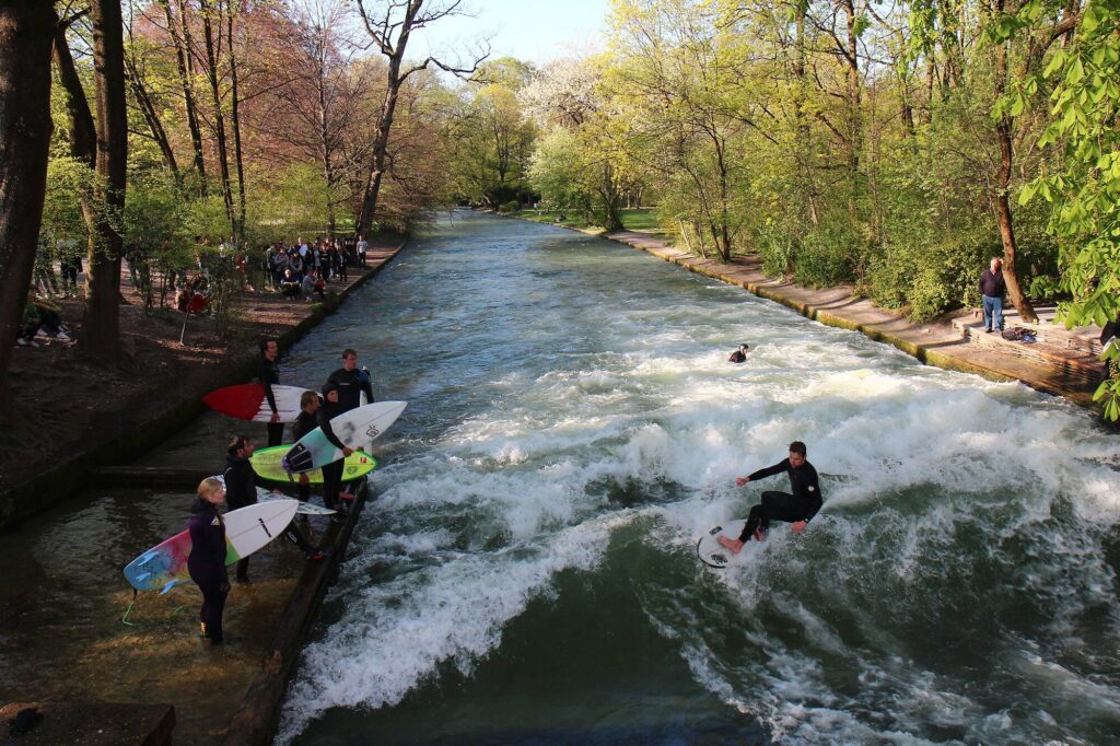 Eisbach im Englischen Garten © München Tourismus Werner Boehm
