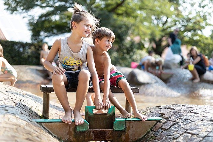 Der Wasserspielplatz im Britzer Garten in Berlin 