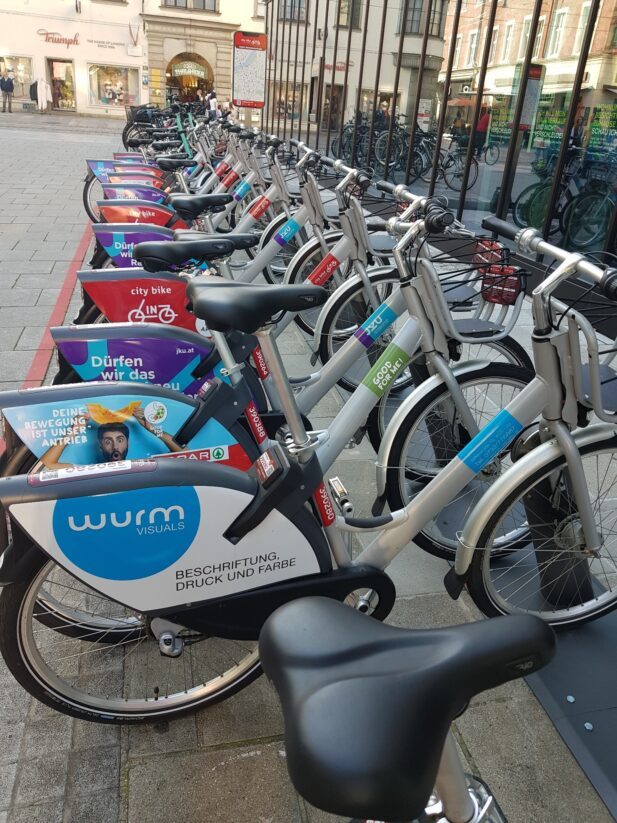Bike Sharing Station in Linz für autofreie Stadt