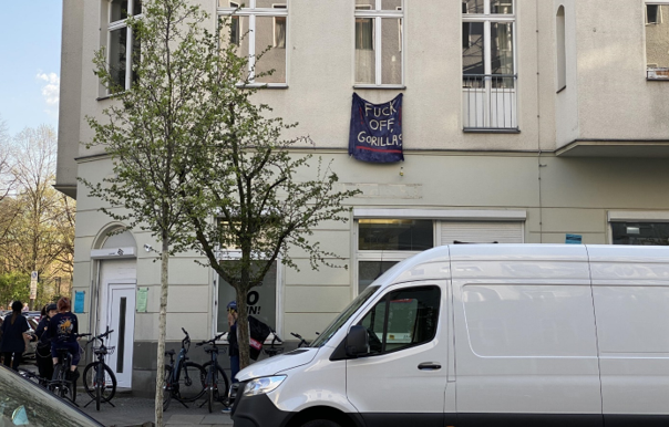 Lebensmittel online kaufen ist für viele Menschen bequem, für die Anrainer in der Nähe von Dark Stores bedeutet es Lärm und verstopfte Gehsteige.