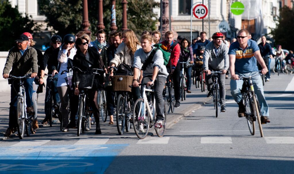 Die Fahrradhauptstadt Europas. In Kopenhagen nutzt fast die Hälfte der Bevölkerung das Fahrrad als Hauptverkehrsmittel